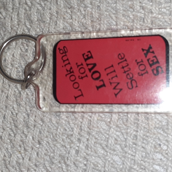 kalan LOOKING FOR LOVE WILL SETTLE FOR SEX KEYCHAIN CHARM NRMINT CONDITION - Picture 3 of 3